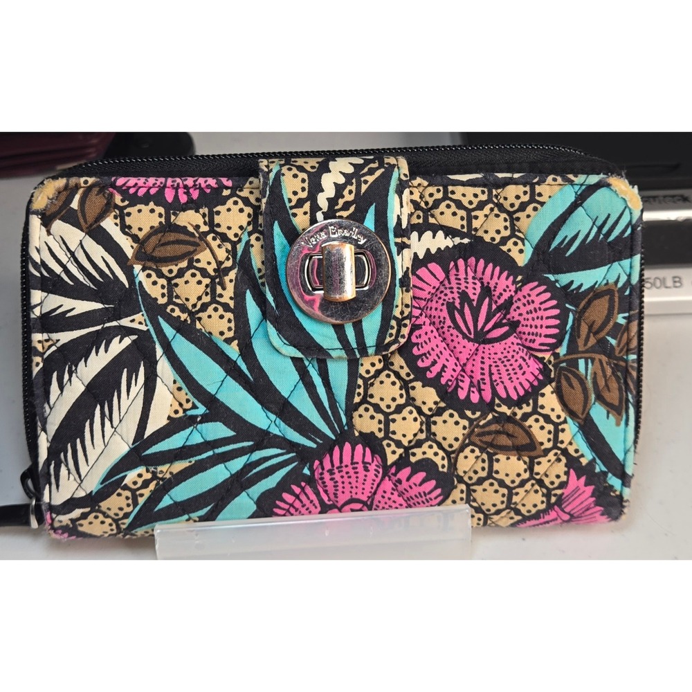 Vera Bradley Turn Lock Wallet Floral Quilted Zip Around Clutch Flaws - Picture 14 of 16